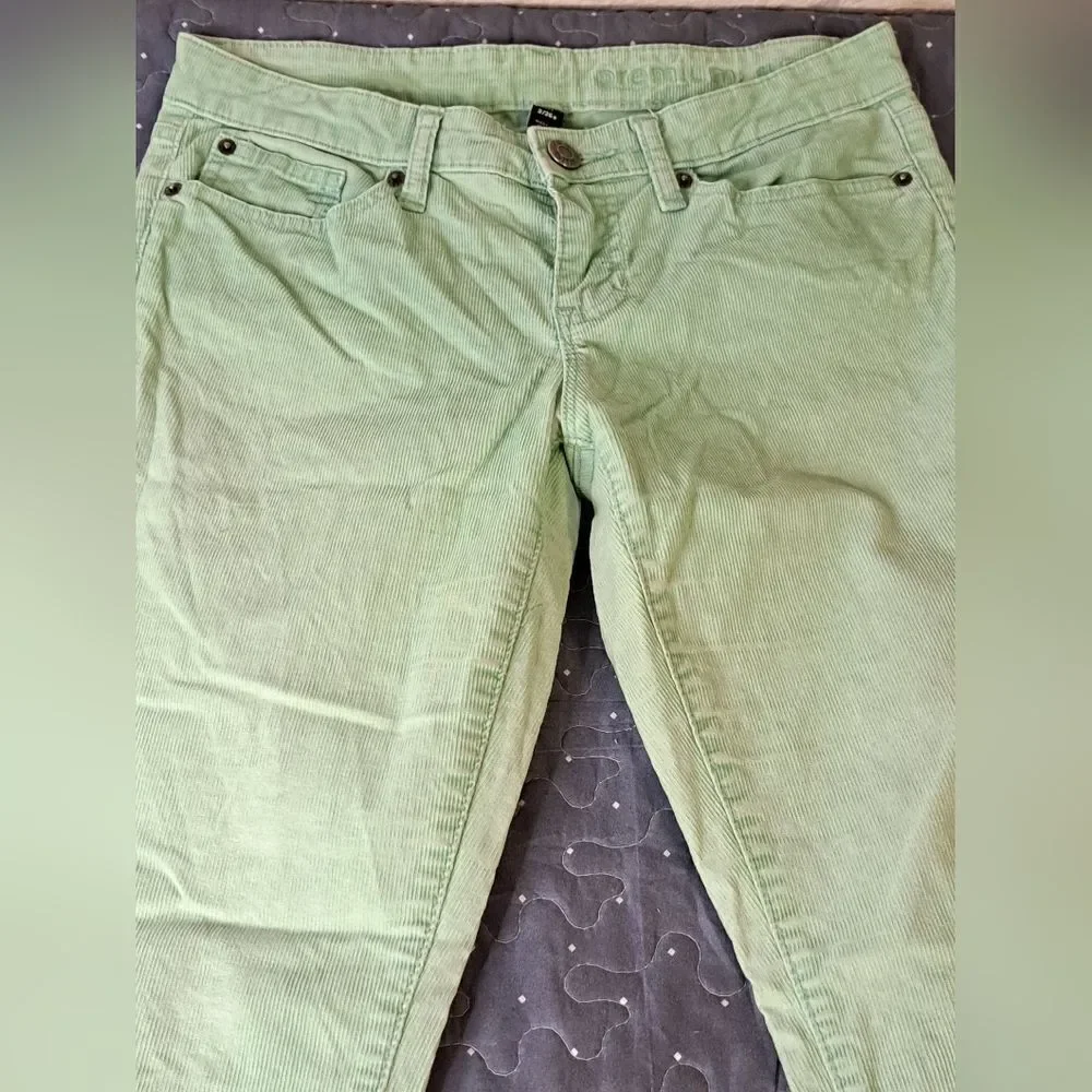 Gap Premium skinny green corduroy pants size 2